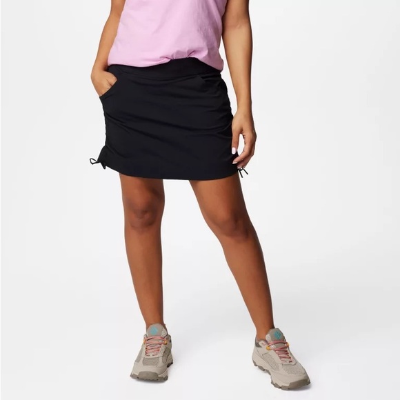 COLUMBIA Omni shade black skort size M NWT - Picture 2 of 7